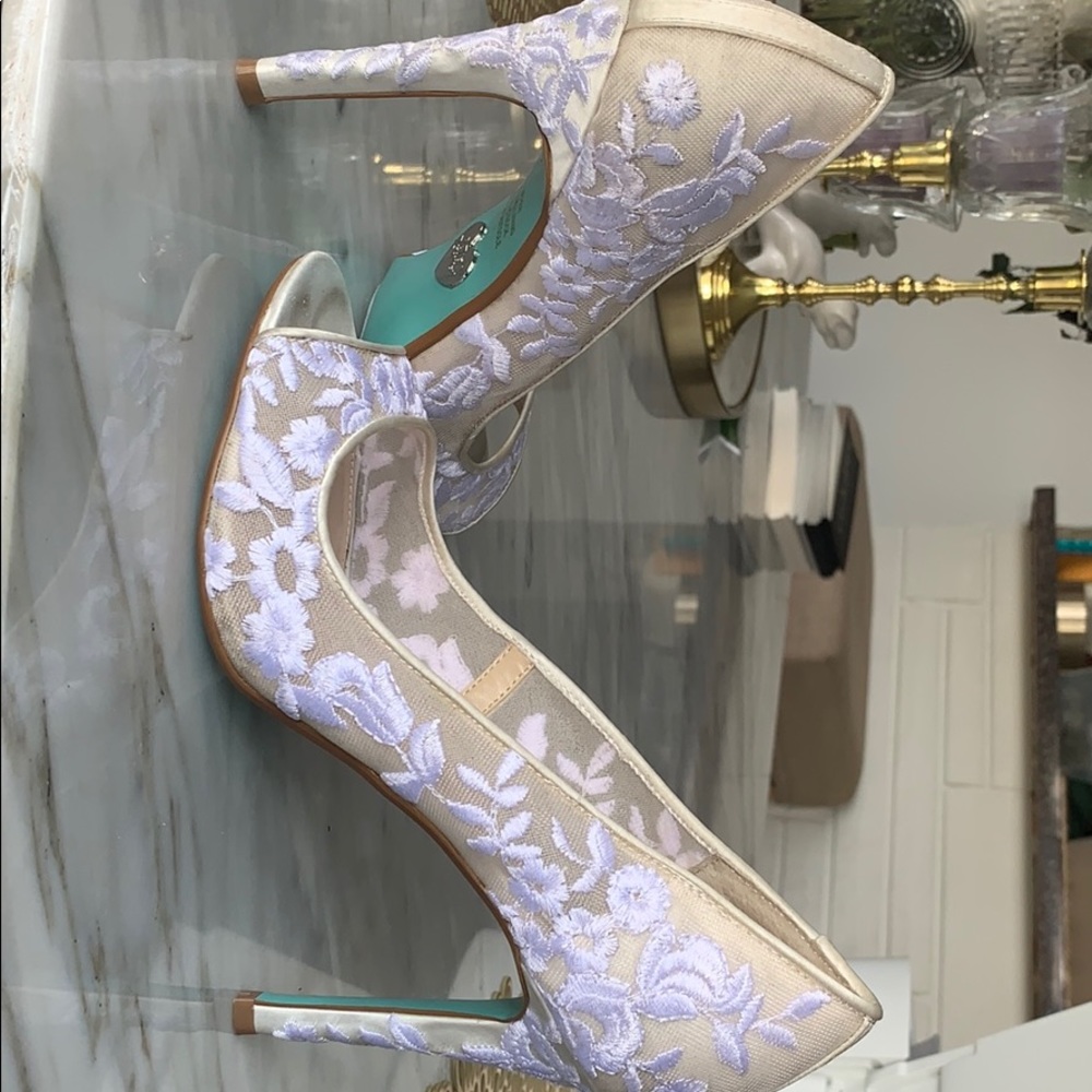Blue by Betsey Johnson heels sz7